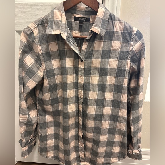 💃🏿LIKE AND GET 30% OFF💃🏿 BANANA REPUBLIC • Women’s plaid shirt - Picture 1 of 5